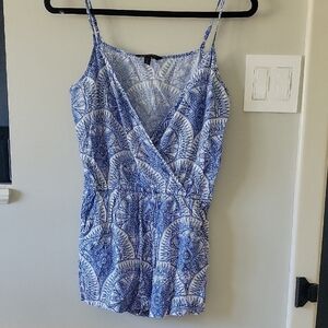 NWOT BANANA REPUBLIC Blue White Print Sleeveless Romper Size S